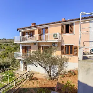 https://nadija-studio-apartmani.primorje-gorskikotar.com
